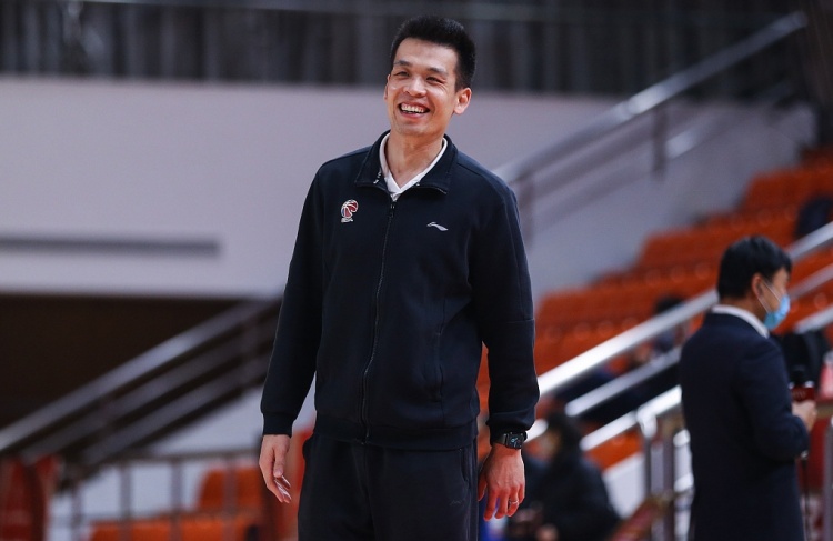 解立彬：球隊本賽季表現(xiàn)頑強 凝聚力&防守是連冠關鍵