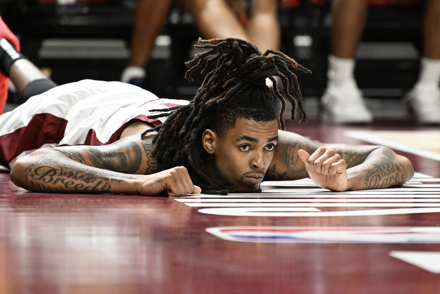 上賽季G聯(lián)盟場(chǎng)均18.6分5.9板！Spears：76人簽下了埃莫尼-貝茨