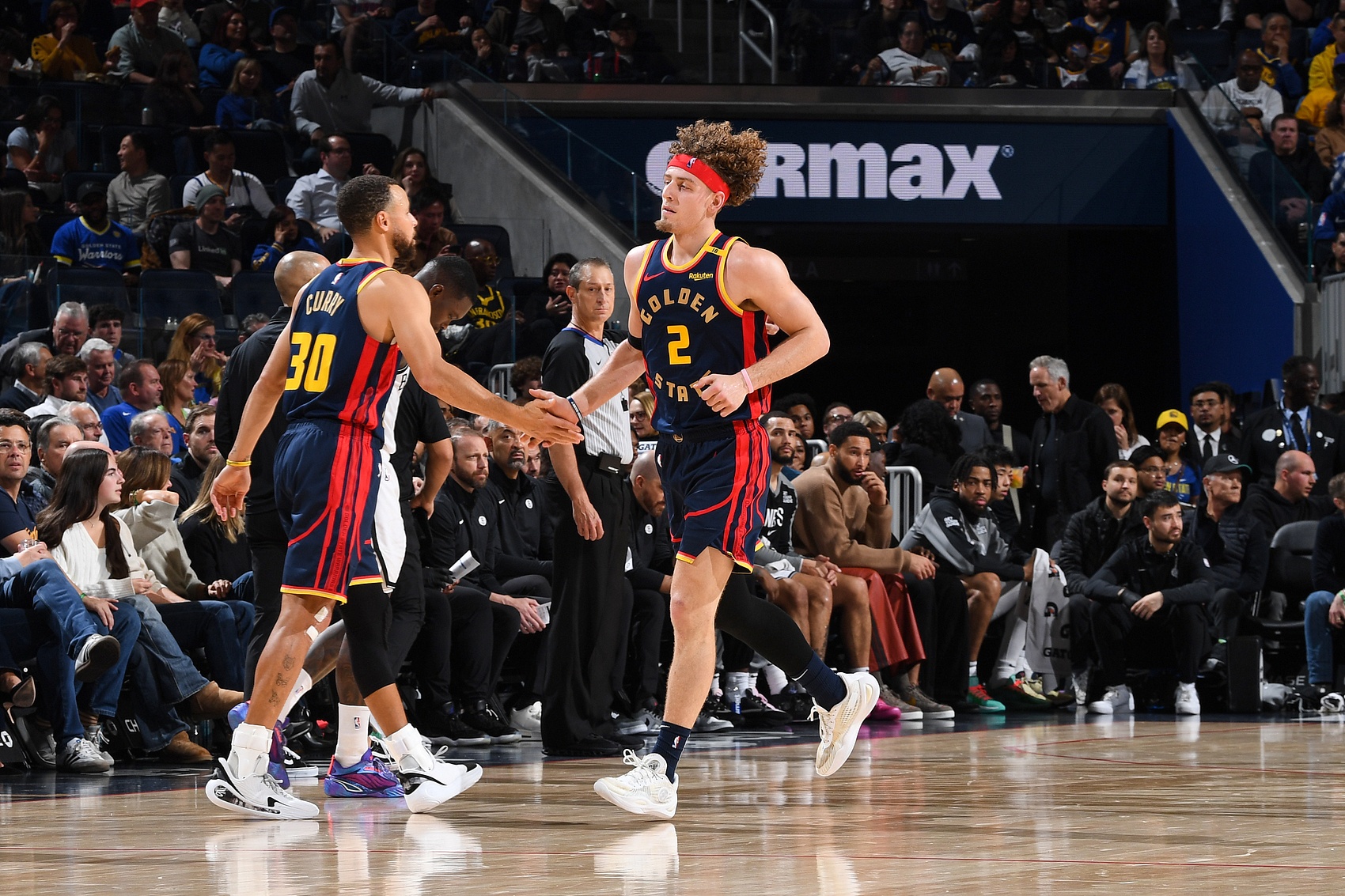 ??勇士下賽季可能的主力輪換 有6人身高都低于1米93