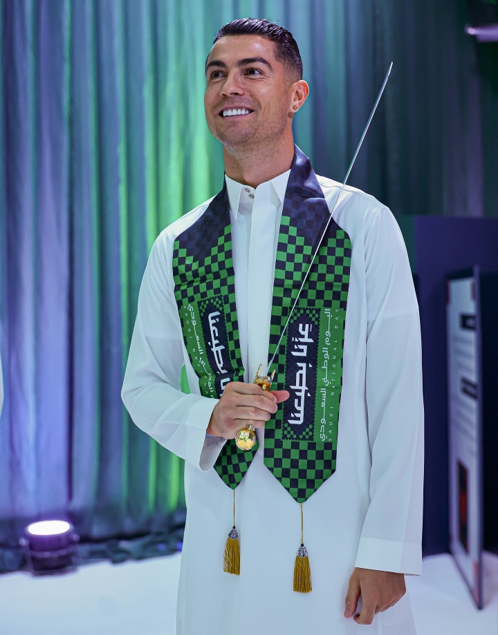 【小吧社交秀】登貝萊圓夢金球 胡梅爾斯女友參加啤酒節(jié)