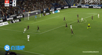 這機(jī)會(huì)不進(jìn)??維尼修斯打門被撲，馬斯坦托諾空門補(bǔ)射中框！