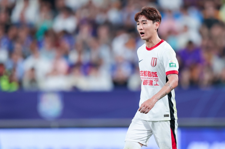 北青：蓉城目前與徐正源團(tuán)隊(duì)保持著積極的溝通 韋世豪傷缺一個(gè)月