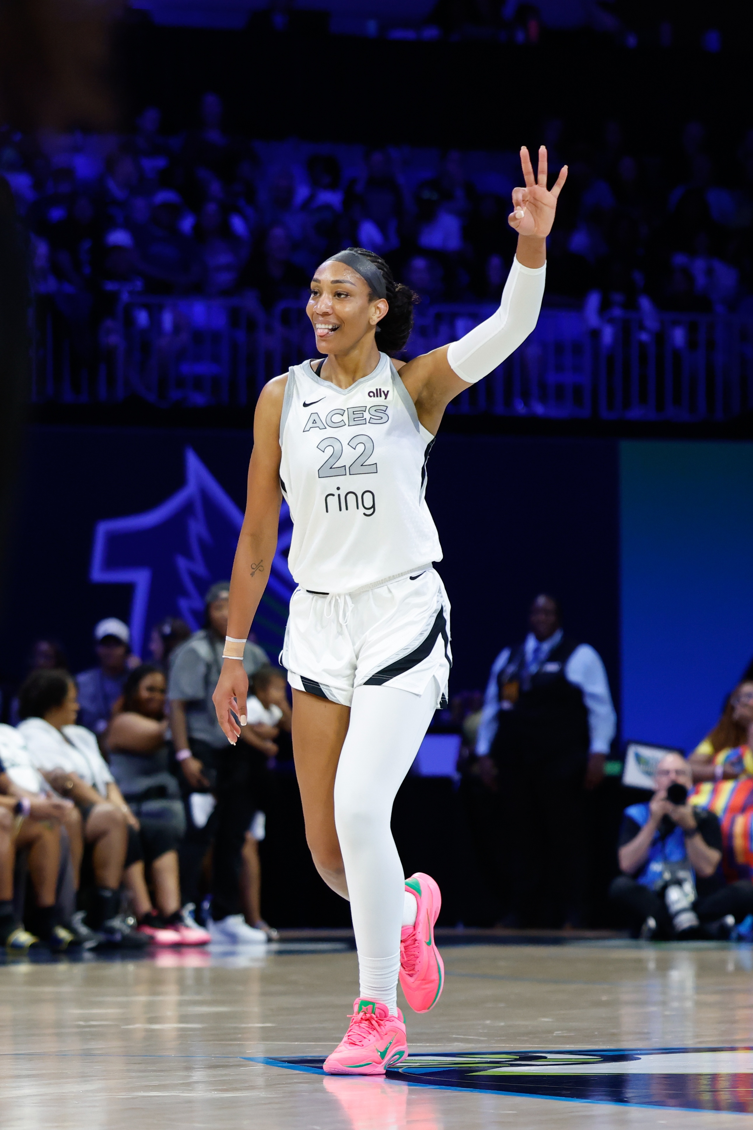 阿賈季后賽第11次砍25+&與瑪雅-摩爾并列歷史第五 陶樂西19次第一