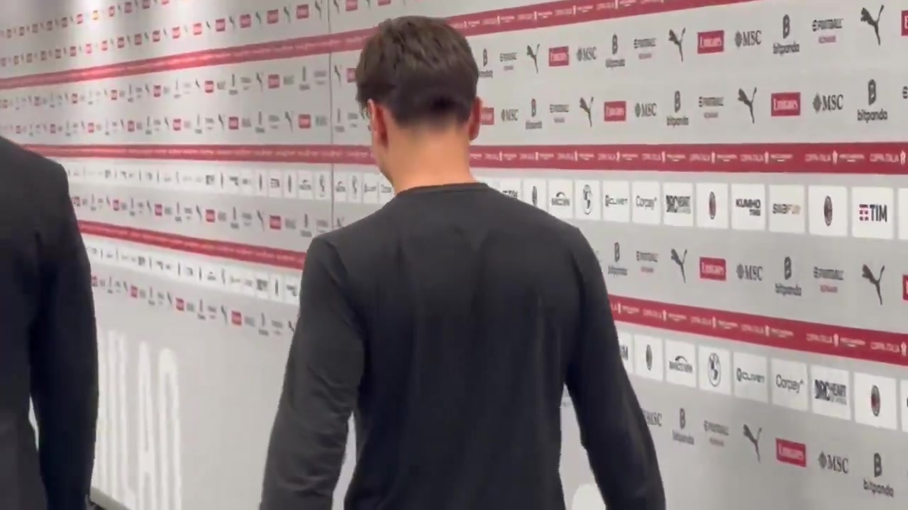 米蘭傷員亞沙里在圣西羅露面，回應(yīng)記者提問：挺好的，好多了