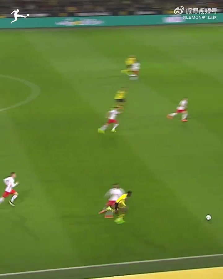 2017年，20歲的登貝萊為奧巴梅揚送出的天秀助攻