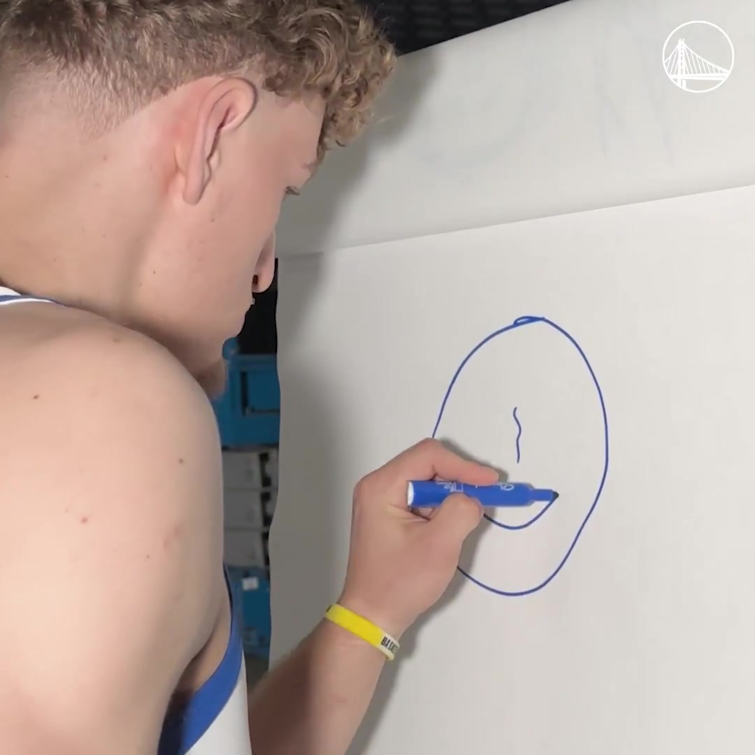 畫得挺好下回別畫了！勇士官媒曬出波杰姆斯基畫自畫像的視頻