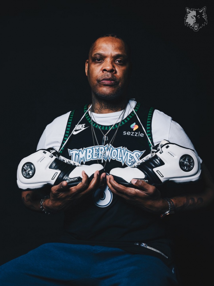 都是回憶！森林狼請(qǐng)來(lái)狂人斯普雷維爾上身示范復(fù)古球衣！