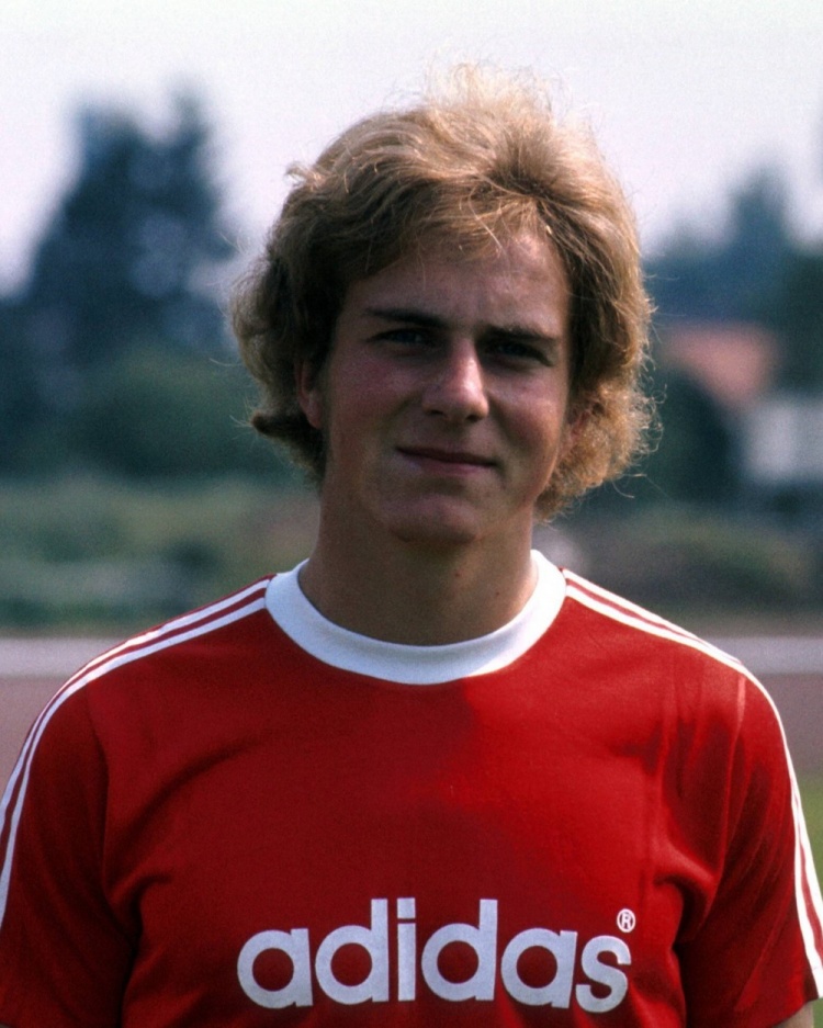 拜仁祝福魯梅尼格：俱樂部傳奇，70歲生日快樂！