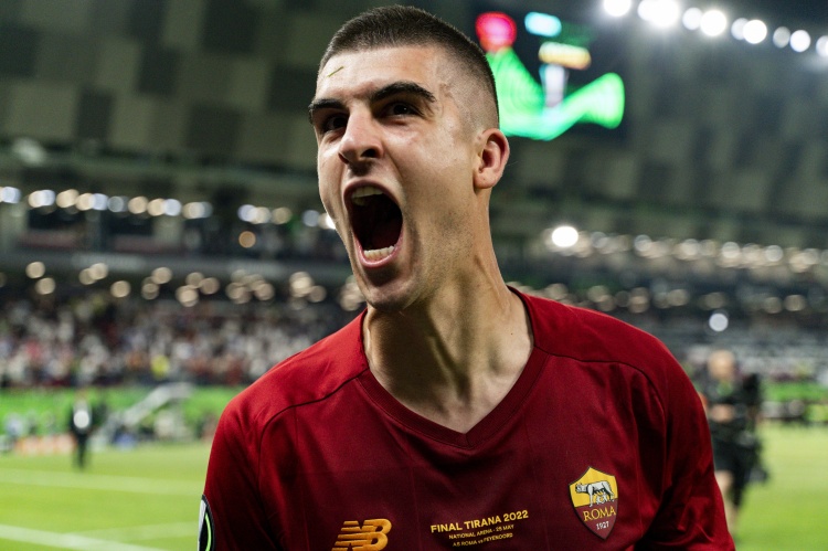 曼奇尼：我一直具備進(jìn)攻屬性，羅馬隊(duì)防守穩(wěn)固并非只靠后衛(wèi)