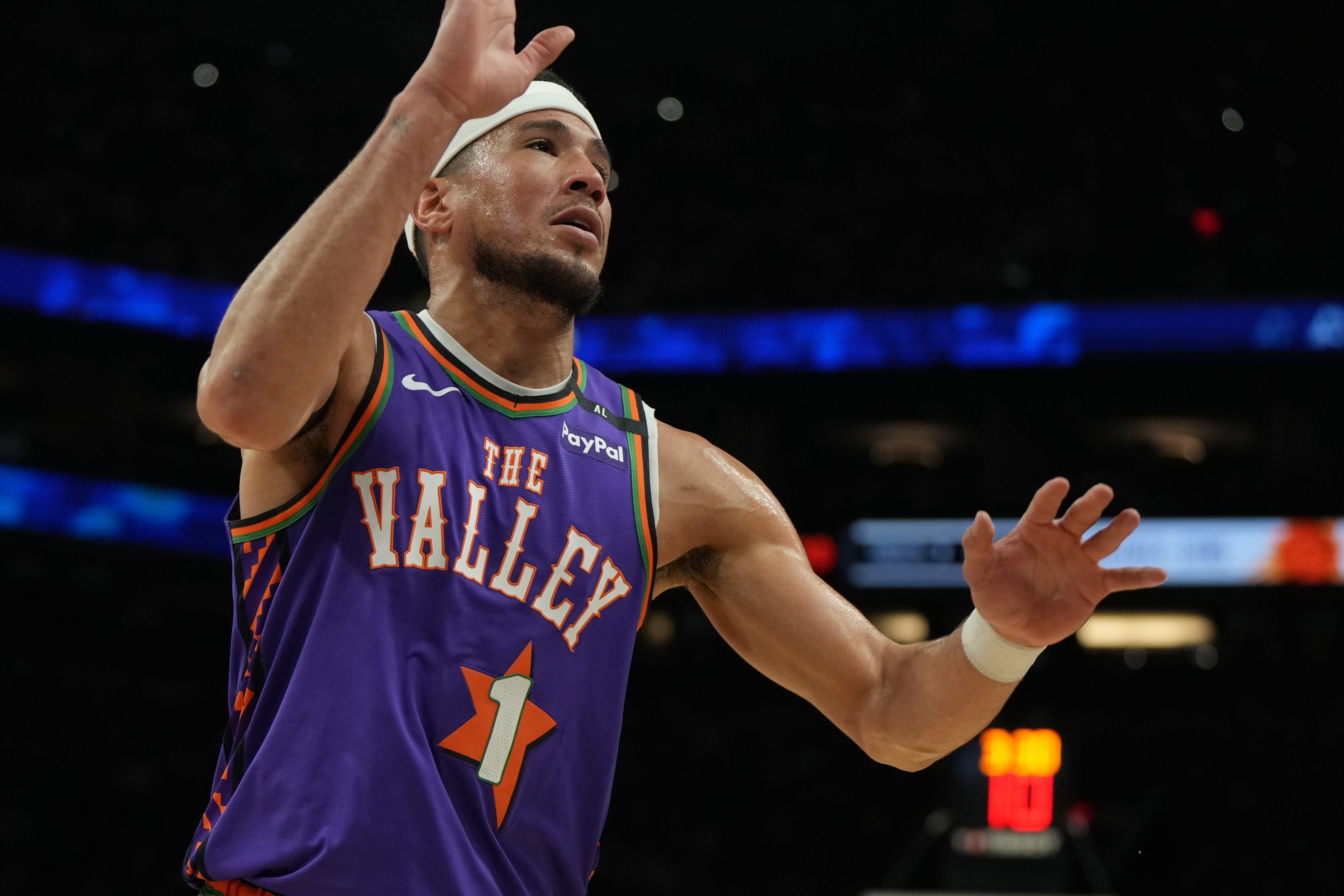 為何忠于太陽？布克：18歲時(shí)這里就接納了我 我欠這座城市的