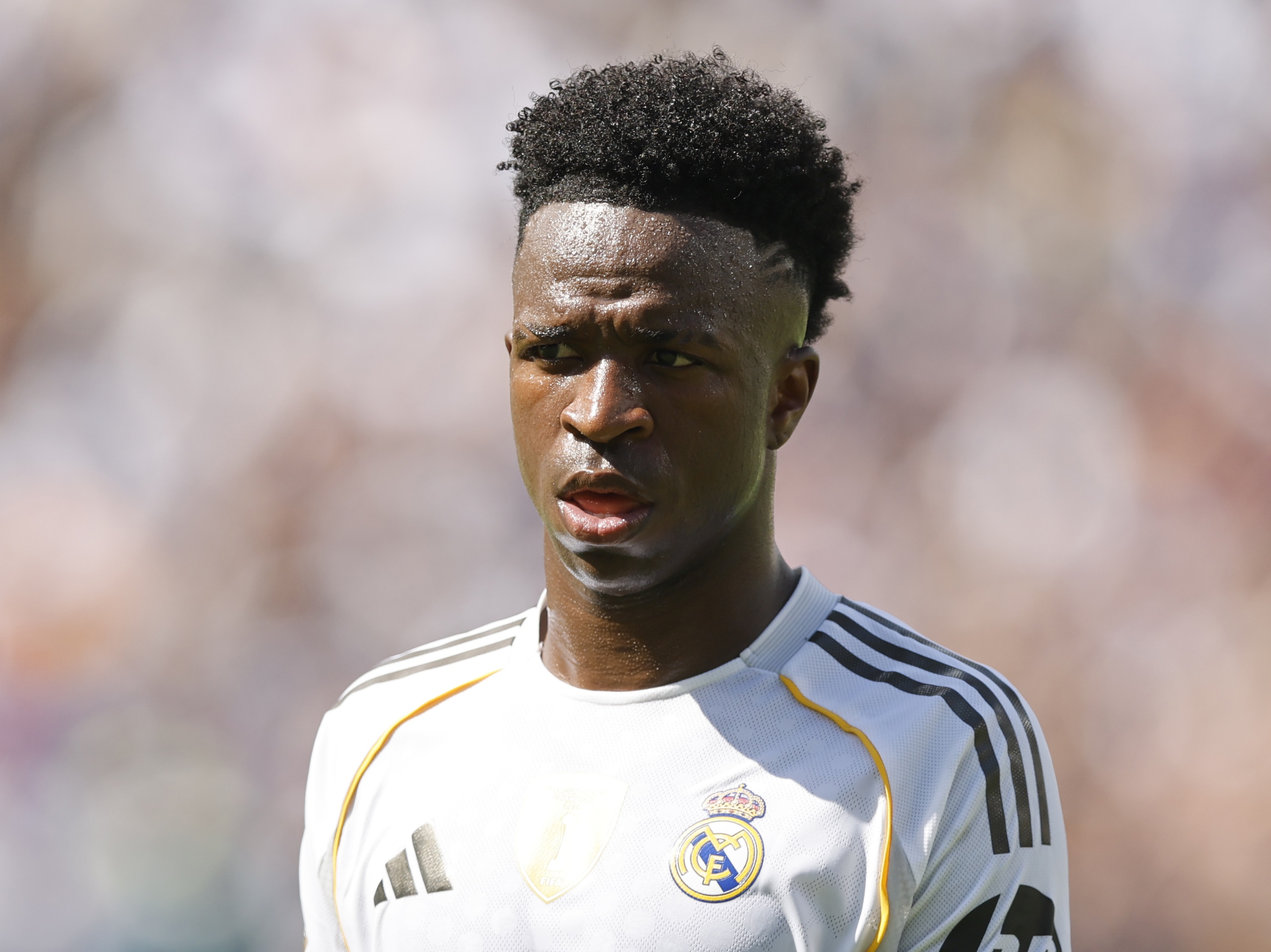 世體：皇馬不考慮支付維尼修斯經(jīng)紀(jì)團(tuán)隊要求的續(xù)約獎金，不續(xù)即賣