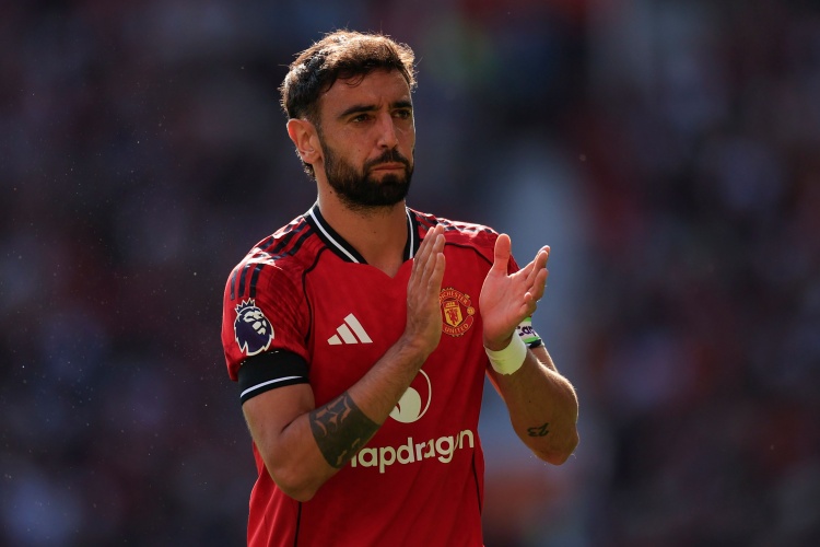 領(lǐng)取百球紀(jì)念品！B費(fèi)：這是我的榮幸，希望大家一起多拿獎(jiǎng)杯