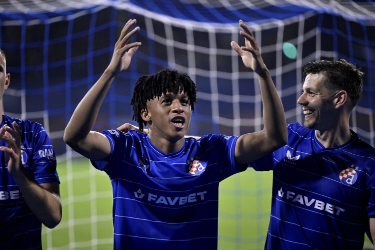 每體：德科克羅地亞之行不僅與16歲新星會面，還考察了瓦雷拉