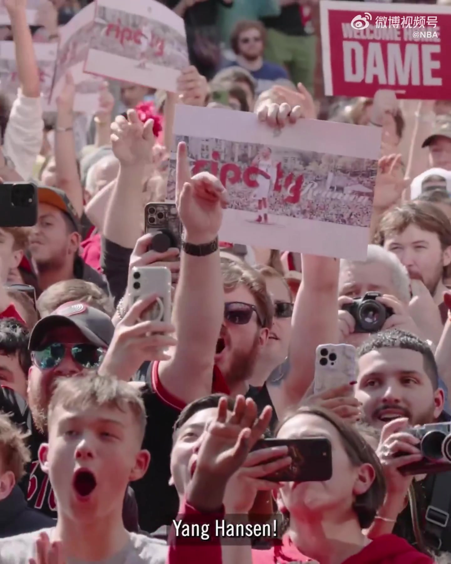 楊瀚森現(xiàn)身利拉德球迷見面會(huì) 利拉德中文巨標(biāo)準(zhǔn)：你好！Brother！