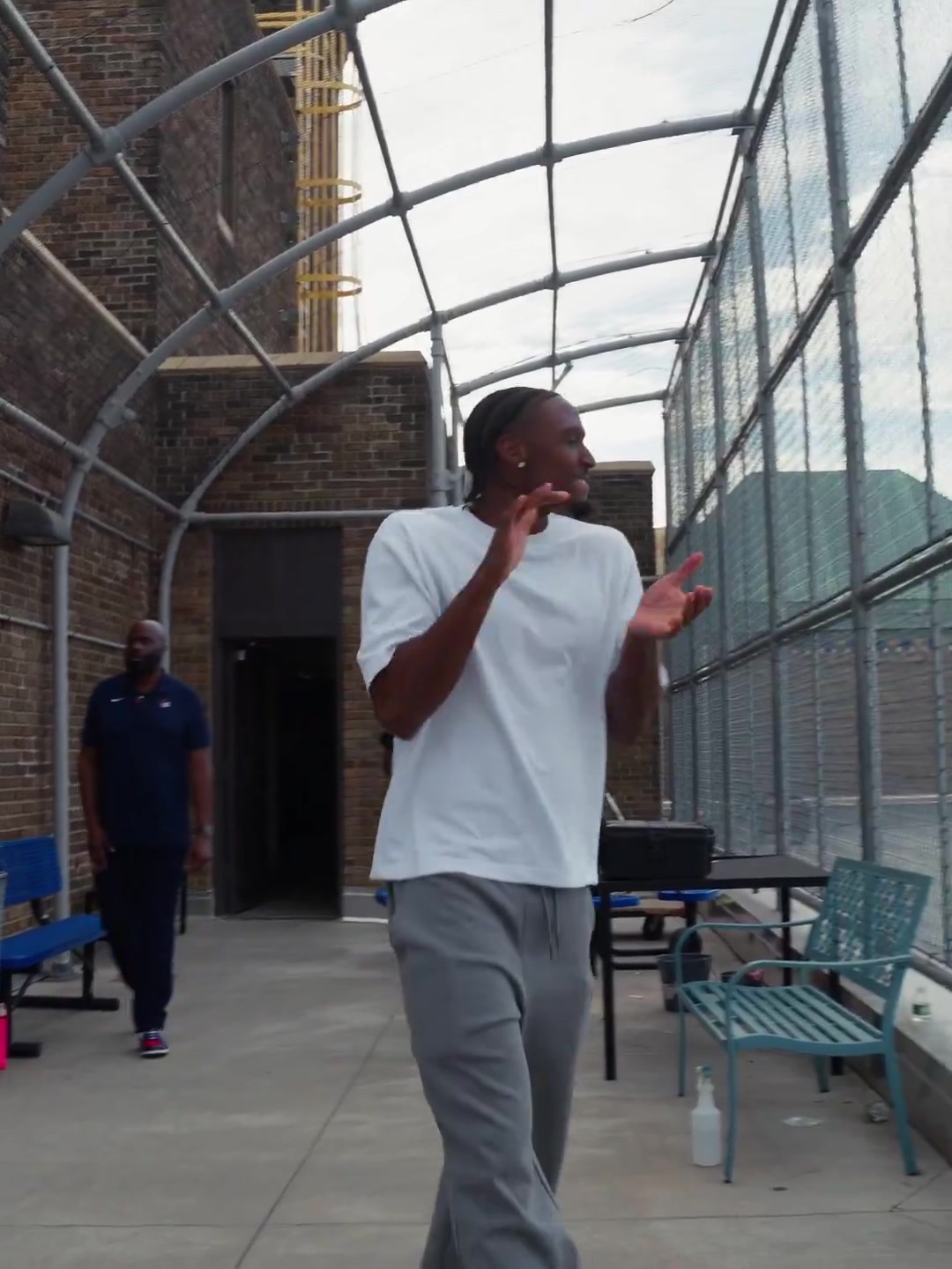 真的帥?。?6人眾球員第一眼看到經(jīng)典款復(fù)古球衣的反應(yīng)