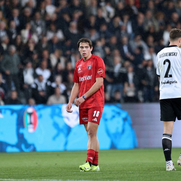 布馮兒子在本輪意大利杯替補出場，尚未在比薩上演意甲聯(lián)賽首秀