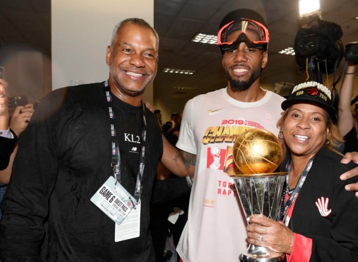 TA：湖人追求小卡時卡舅索要股權(quán)等無理要求遭到了湖人管理層嘲笑