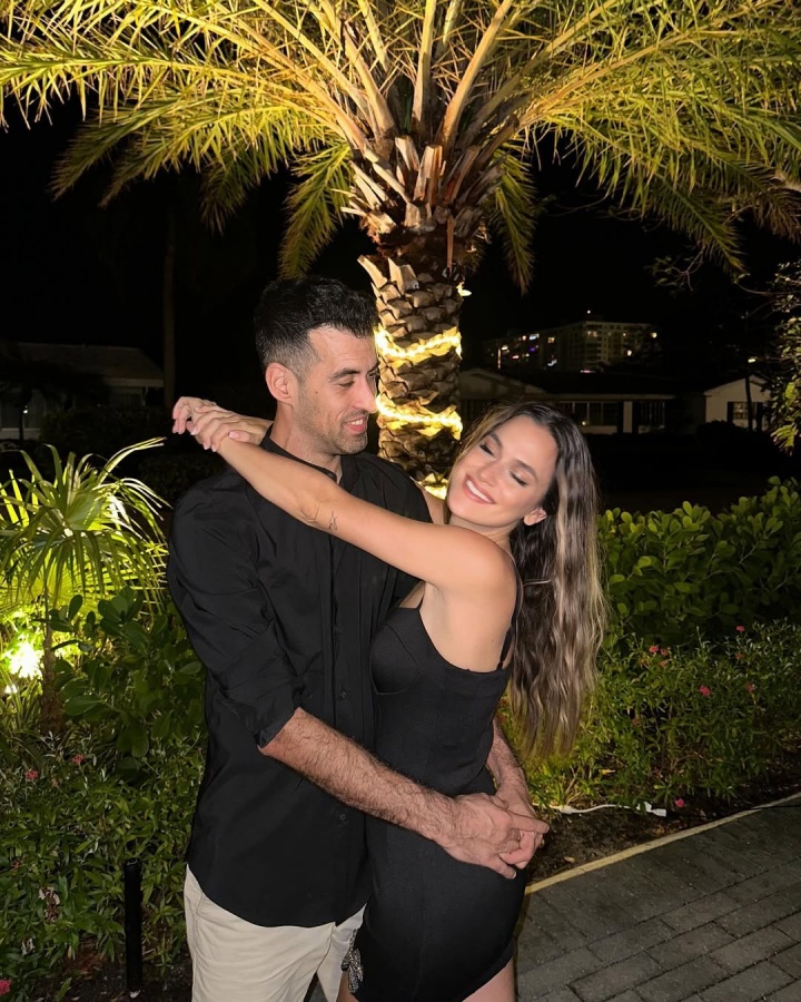 回歸家庭！布斯克茨宣布退役，去年求婚，妻子與安東內(nèi)拉是好閨蜜