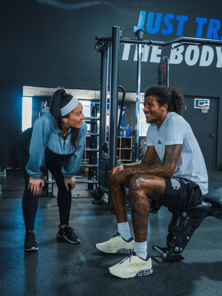 健身教練：杰倫-格林休賽期每周堅(jiān)持訓(xùn)練五天 幾乎每次都準(zhǔn)時(shí)到