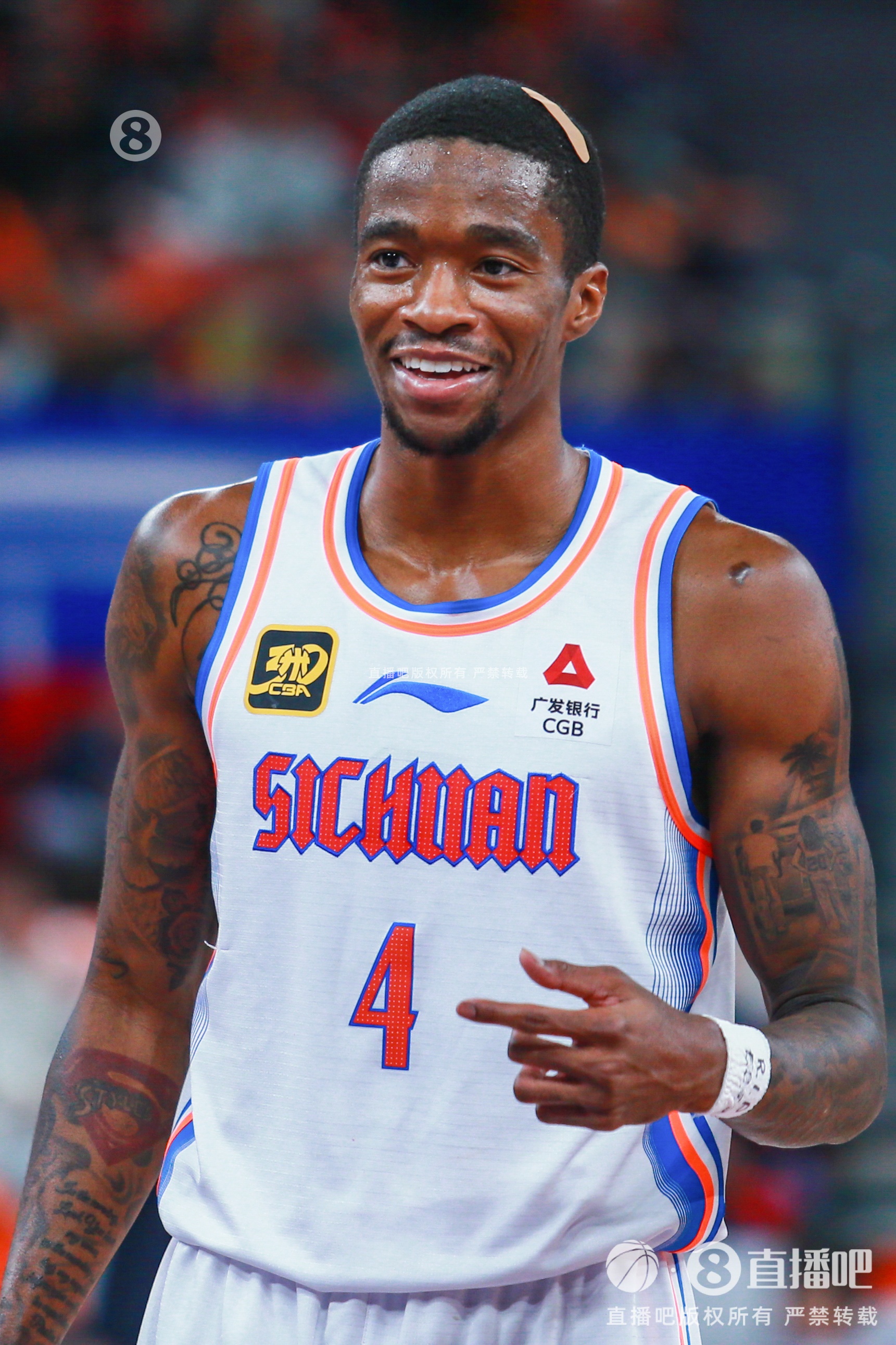 媒體人：備受關(guān)注的薩姆納優(yōu)先續(xù)約權(quán)依然是四川男籃所有