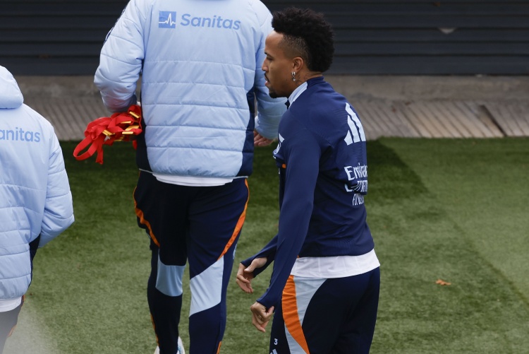 記者：皇馬對米利唐恢復(fù)情況非常滿意 門迪單獨(dú)進(jìn)行有球訓(xùn)練