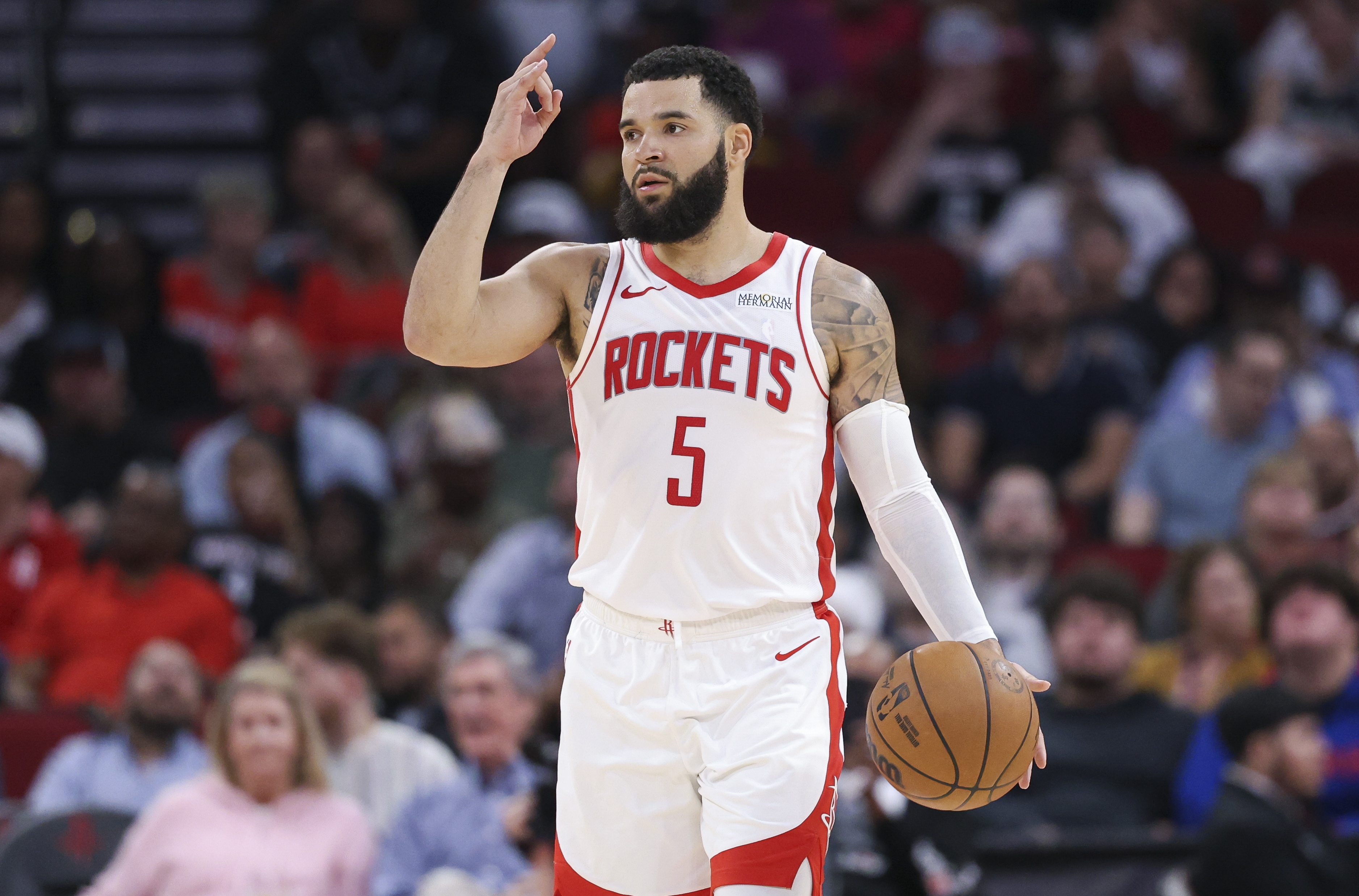 火箭：范弗里特今日成功接受了右膝前交叉韌帶撕裂修復(fù)手術(shù)