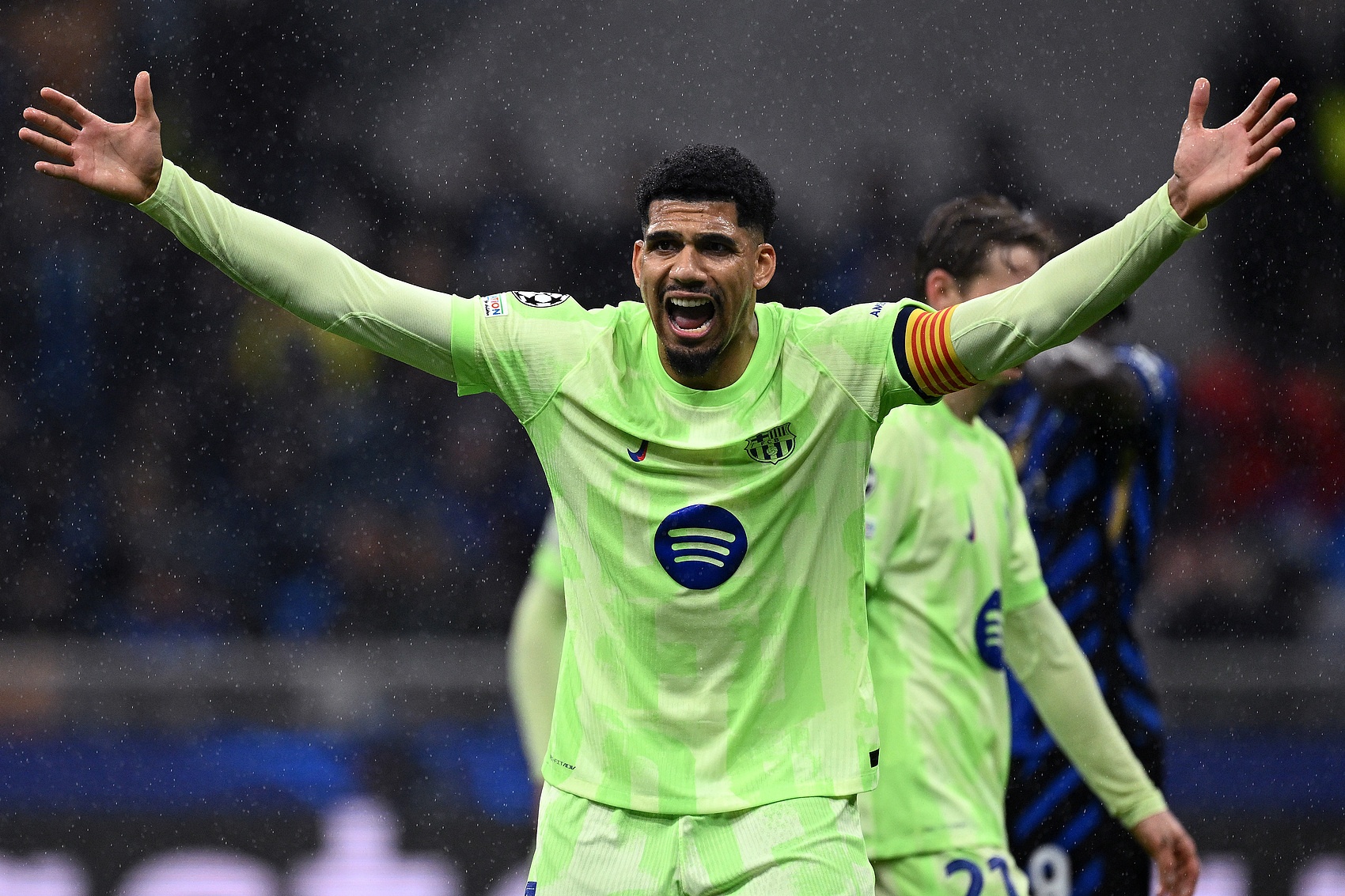 阿勞霍：球隊(duì)始終保持冷靜和沉著并壓制了對(duì)手，這場(chǎng)勝利獻(xiàn)給加維