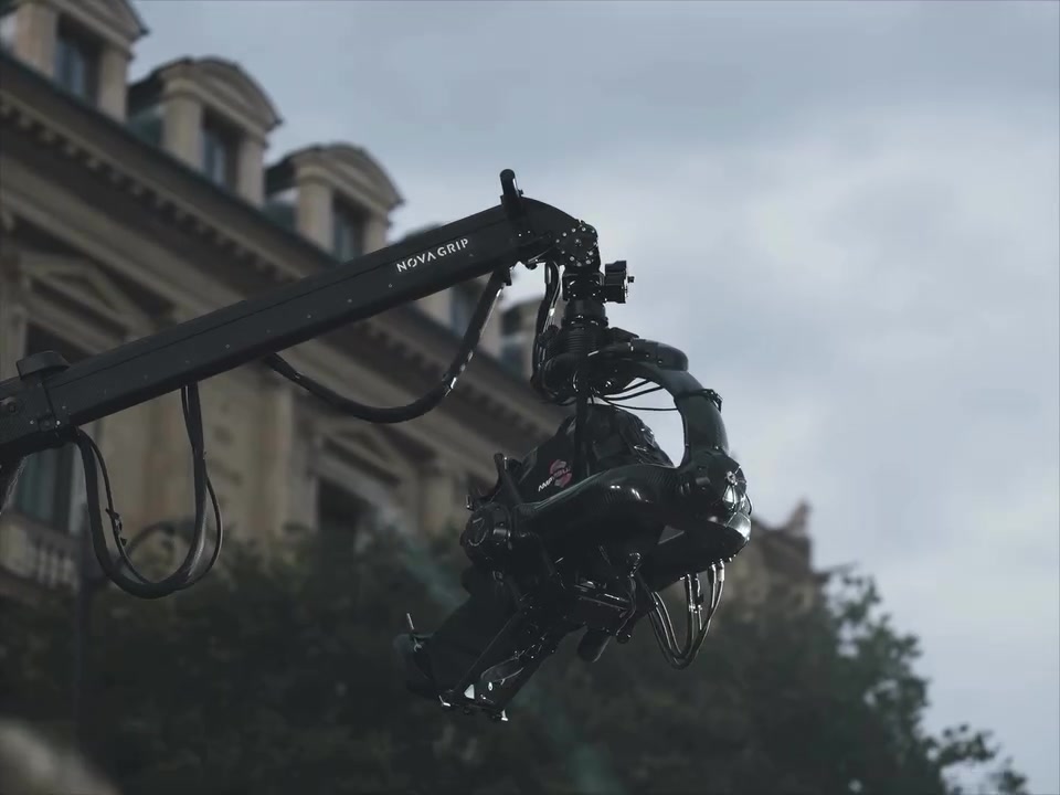 榮耀時(shí)刻！登貝萊社媒曬視頻回顧金球獎(jiǎng)?lì)C獎(jiǎng)典禮，姆巴佩點(diǎn)贊