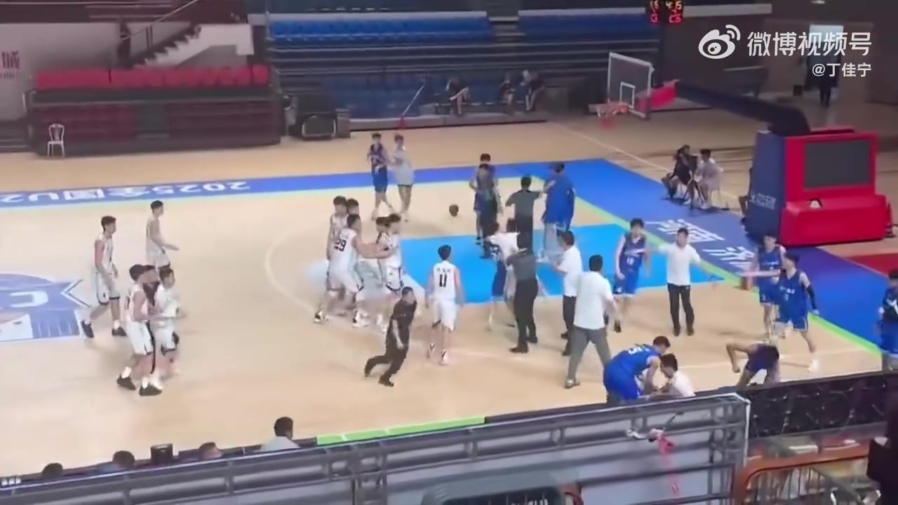 媒體人：彭泓森結(jié)束8場禁賽 他代表濟(jì)南體校出戰(zhàn)全國傳統(tǒng)校比賽