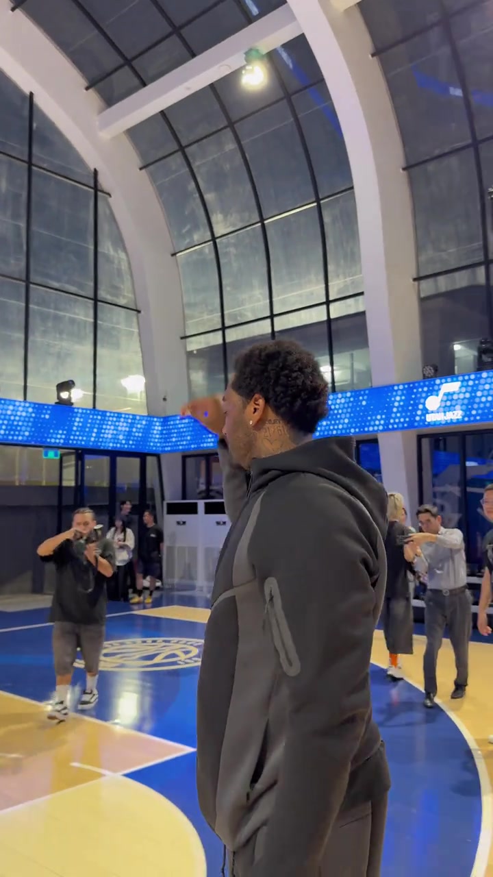 寶刀未老！沃爾中國行投三分 連進(jìn)八球彈無虛發(fā)