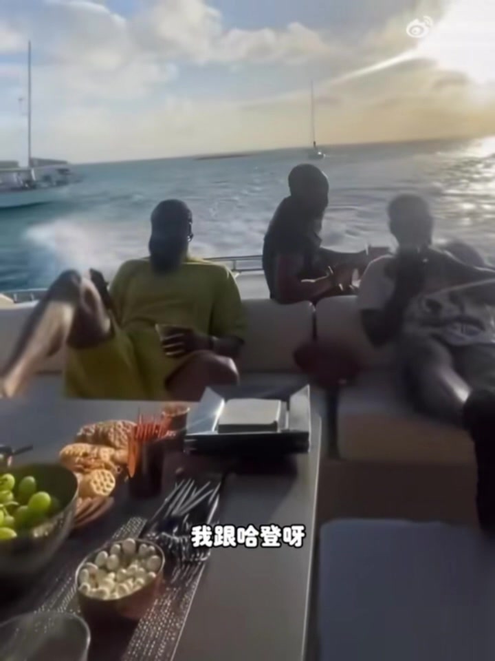 雷霆三少你更愿意和誰交朋友？楊侃團(tuán)隊(duì)：哈登啊 他能帶我大撒幣