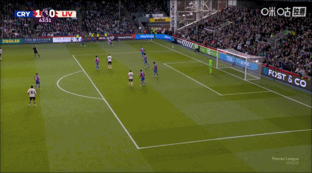 差一點！伊薩克禁區(qū)內(nèi)失去平衡前倒地射門，球稍偏出立柱