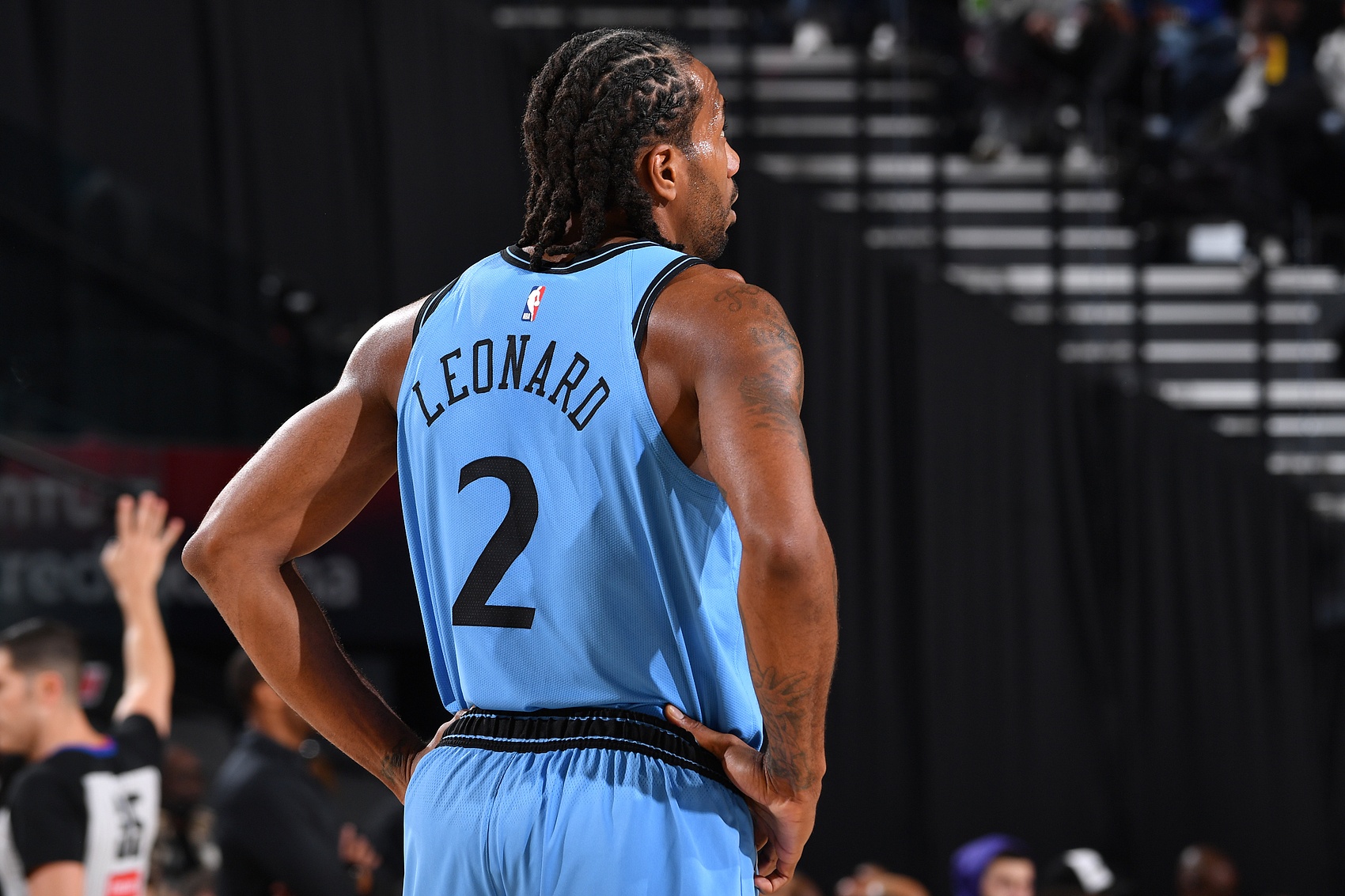 TA：聯(lián)盟多次向球員強調過經紀人規(guī)則 都是因為卡舅不懂規(guī)則