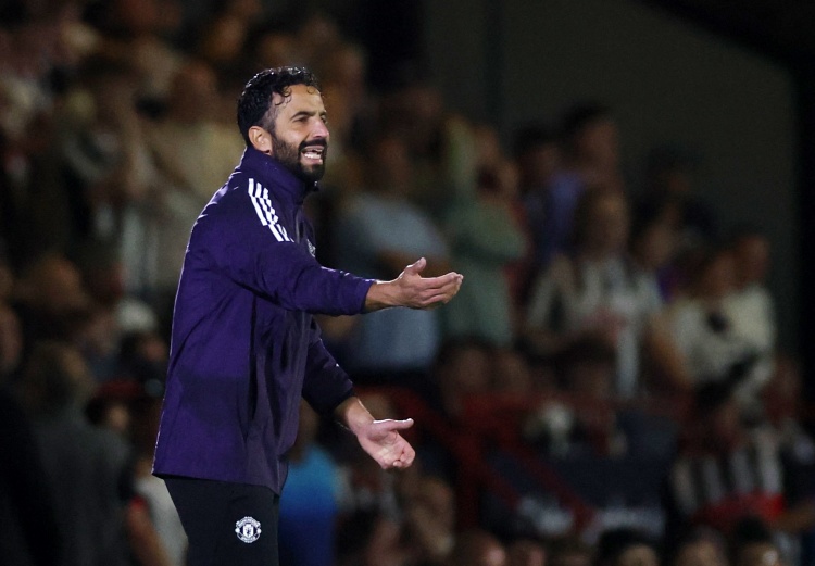 曼聯(lián)輸球！理查茲：阿莫林太過固執(zhí)，就算老板支持但這套行不通