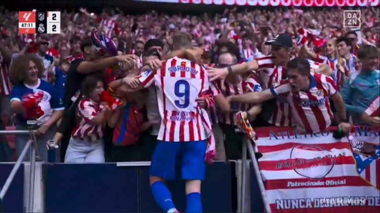 外媒：索爾洛特與球迷一起慶祝但未造成安全隱患，因此沒有吃牌