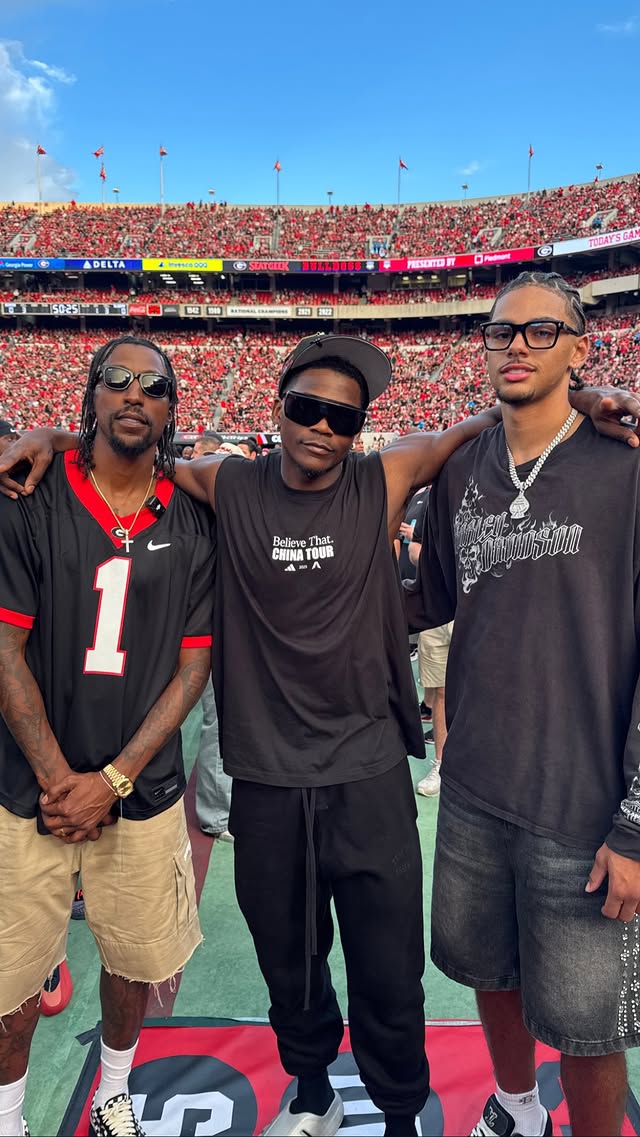 華子重返母?？辞?還不忘穿“China Tour”特制T恤