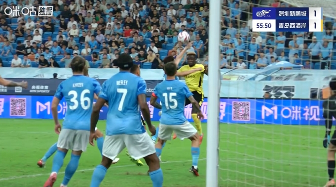 逆天手球！楊一鳴防守中伸手“打排球”送點(diǎn)，阿齊茲點(diǎn)射反超比分