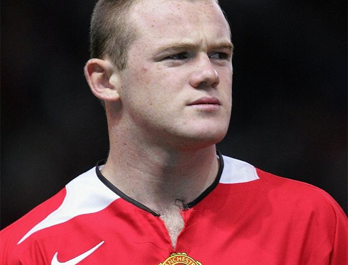 2004年的今天魯尼在曼聯(lián)首秀上演帽子戲法，253球?yàn)殛?duì)史射手王