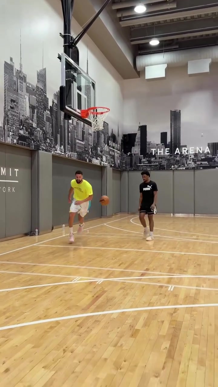 實(shí)戰(zhàn)干貨來了！訓(xùn)練師曬克萊訓(xùn)練：扣籃熱身后各種三分投射美如畫