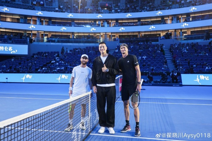 跨界聯(lián)動(dòng)！翟曉川：很榮幸為今天中網(wǎng)的比賽挑邊??