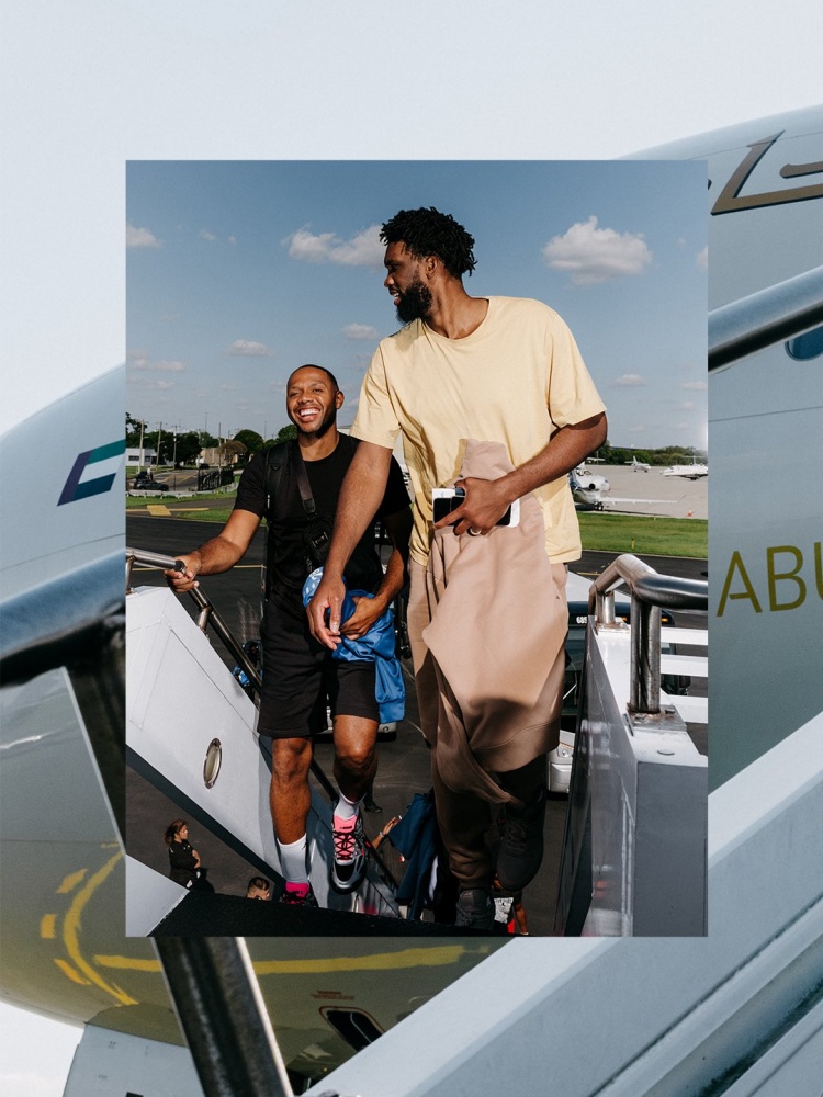 出發(fā)！76人曬球員登機(jī)照 啟程阿布扎比備戰(zhàn)季前賽