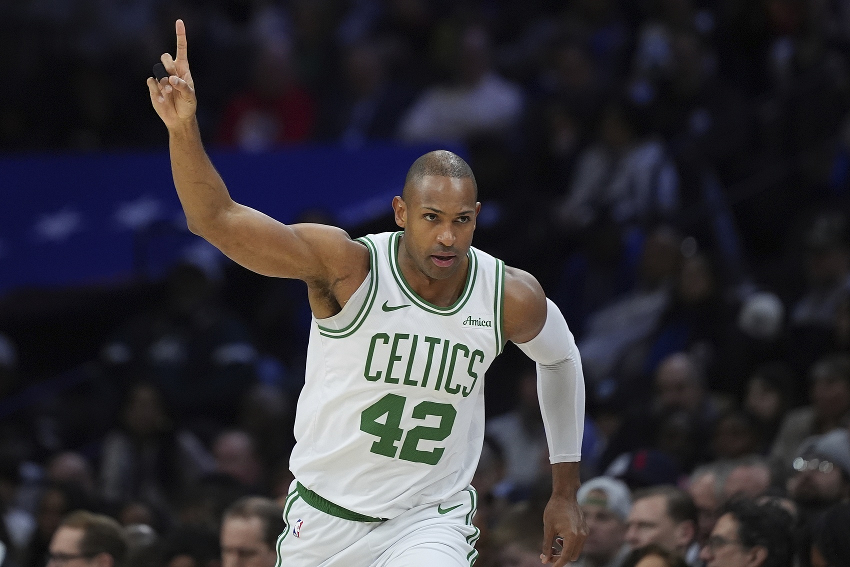 媒體人：沒(méi)霍福德就沒(méi)有凱爾特人第18冠 真希望綠軍退役他的球衣