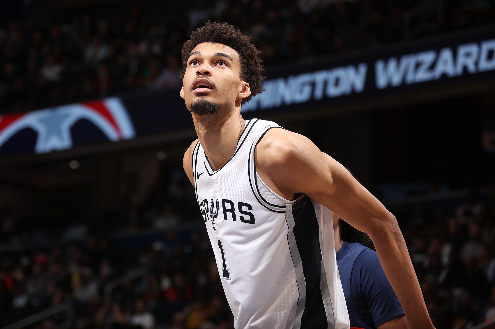 血栓問題解決！米奇-約翰遜：文班將以完全健康的狀態(tài)參加訓(xùn)練營