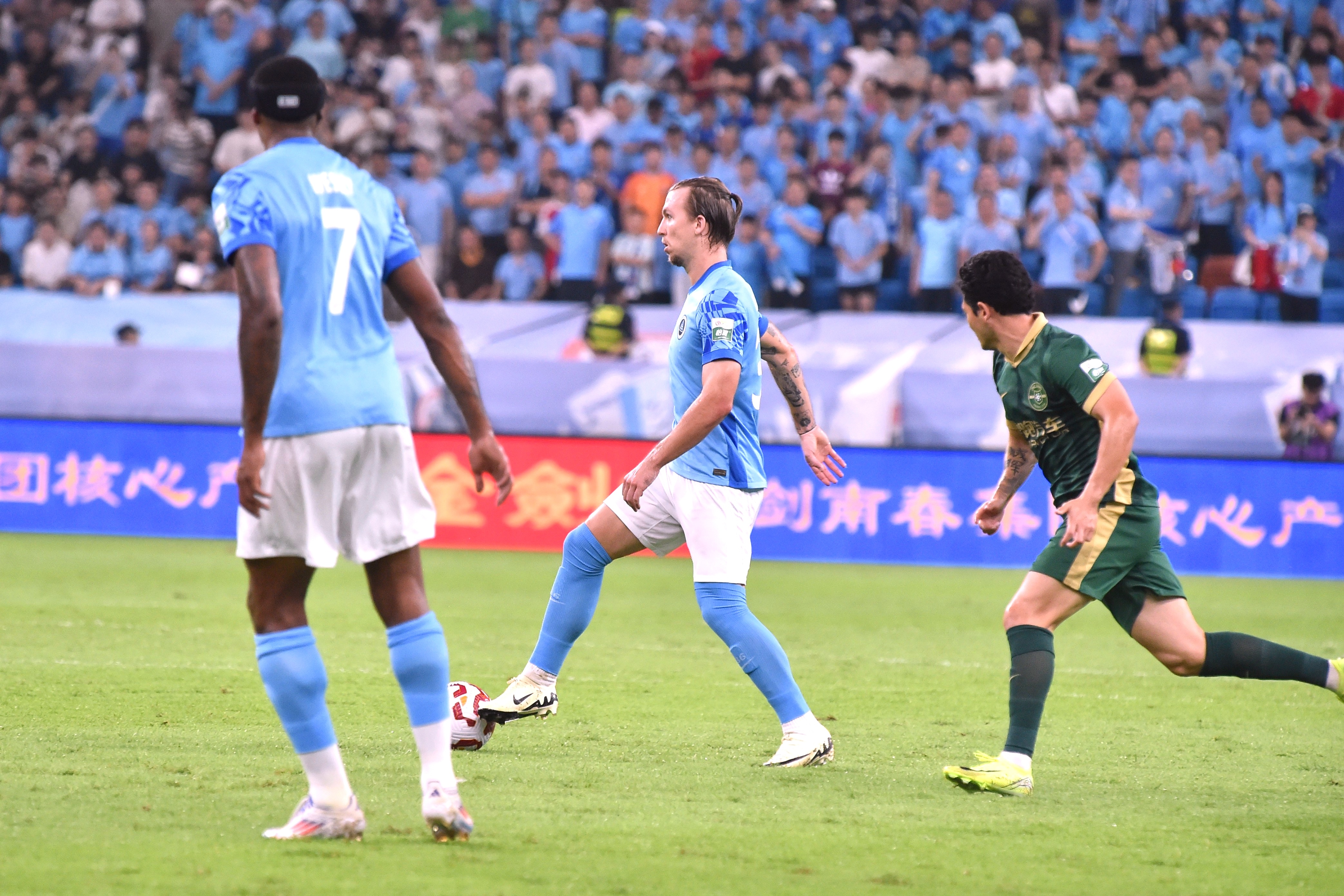 10戰(zhàn)8負(fù)！足球報(bào)：新鵬城換帥未達(dá)預(yù)期，保級(jí)壓力越來(lái)越大