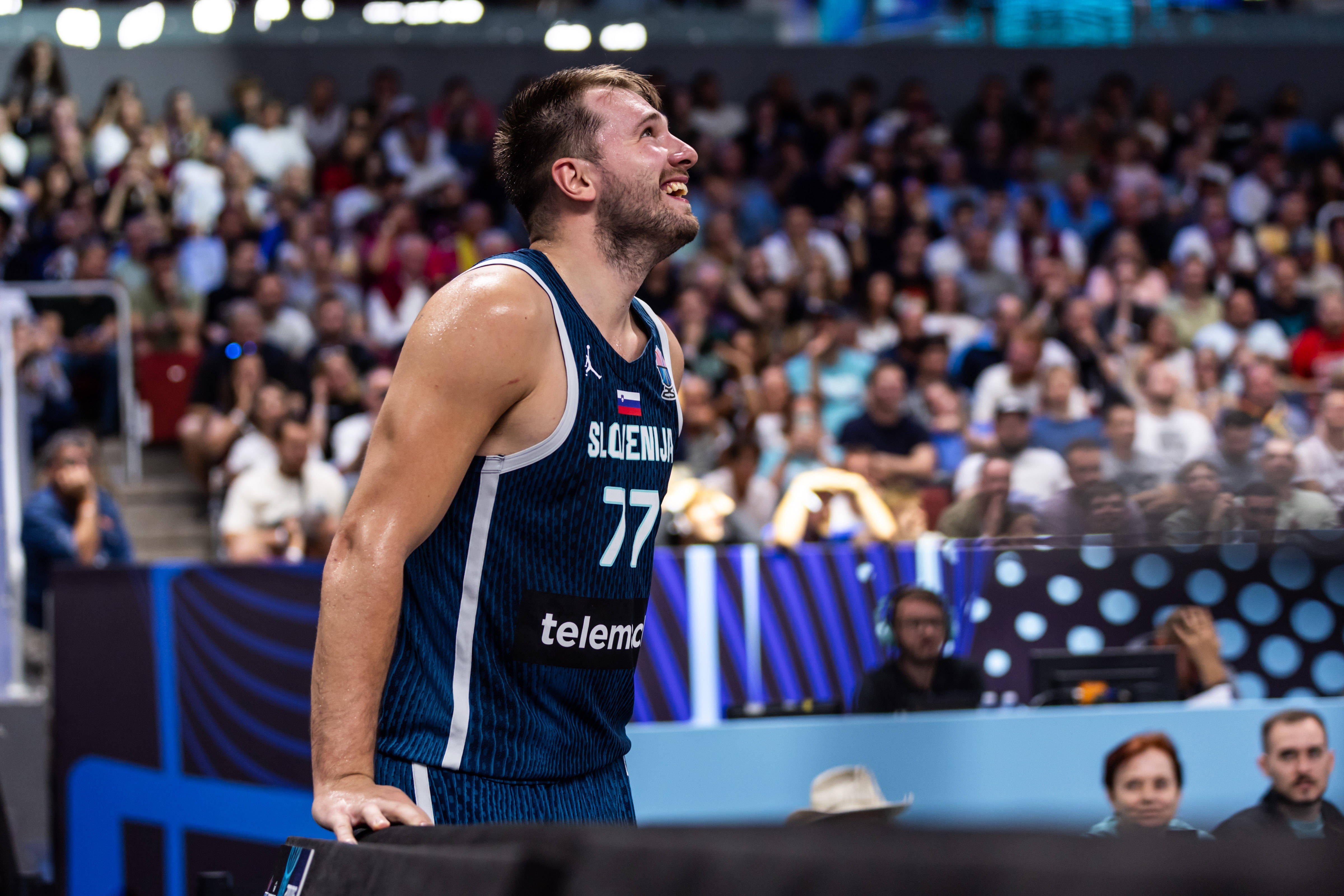 國(guó)家隊(duì)隊(duì)友：東契奇渴望勝利會(huì)把每件事做到極致 我們盡全力幫他