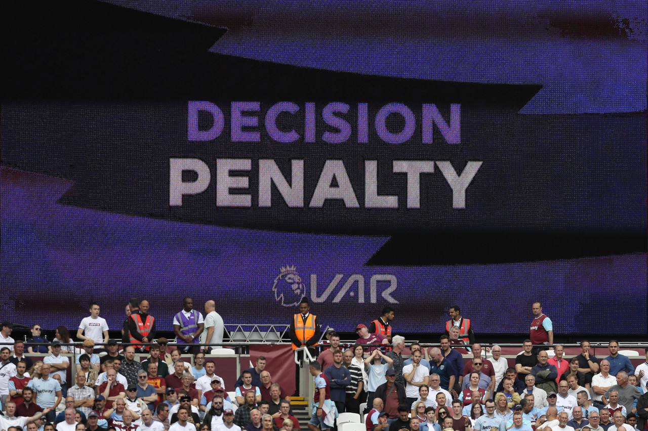 郵報(bào)：英國(guó)裁判機(jī)構(gòu)向英超各隊(duì)進(jìn)行路演，展示VAR運(yùn)作方式