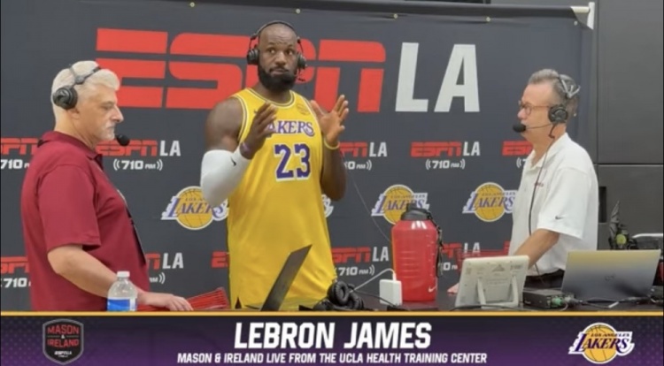 詹姆斯：夏休期我和家人共度時光 我們多次旅行很享受夏威夷