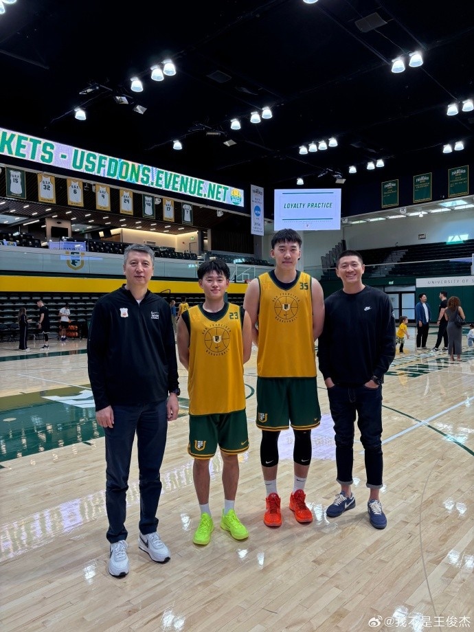 男籃教練郭士強(qiáng)&李昂來到舊金山大學(xué) 看望旅美小將王俊杰&趙維倫