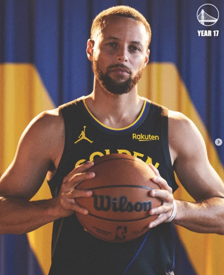 好多回憶！庫里曬17張照片開啟灣區(qū)第17個(gè)賽季：感恩這一路走來