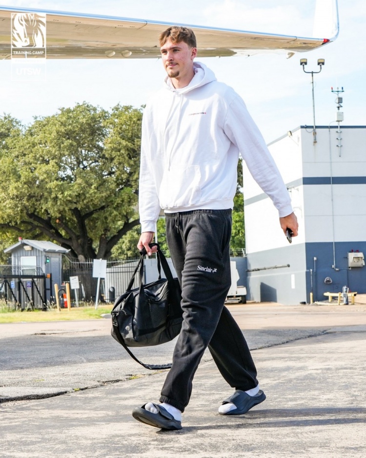 獨行俠前往溫哥華集訓(xùn)！誰的登機私服最帥氣？